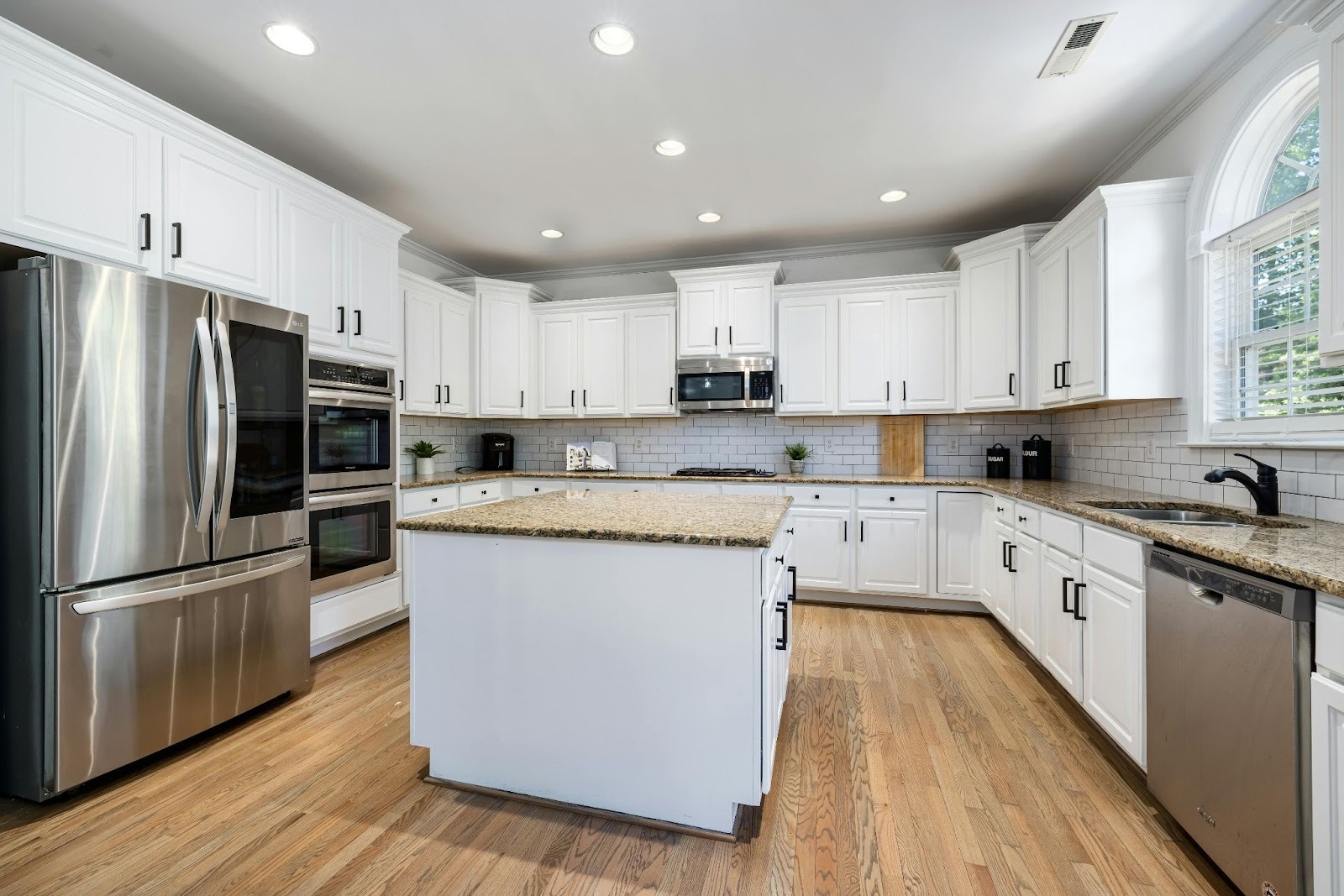 Full Overlay vs Partial Overlay Cabinets: Pros, Cons, and Costs