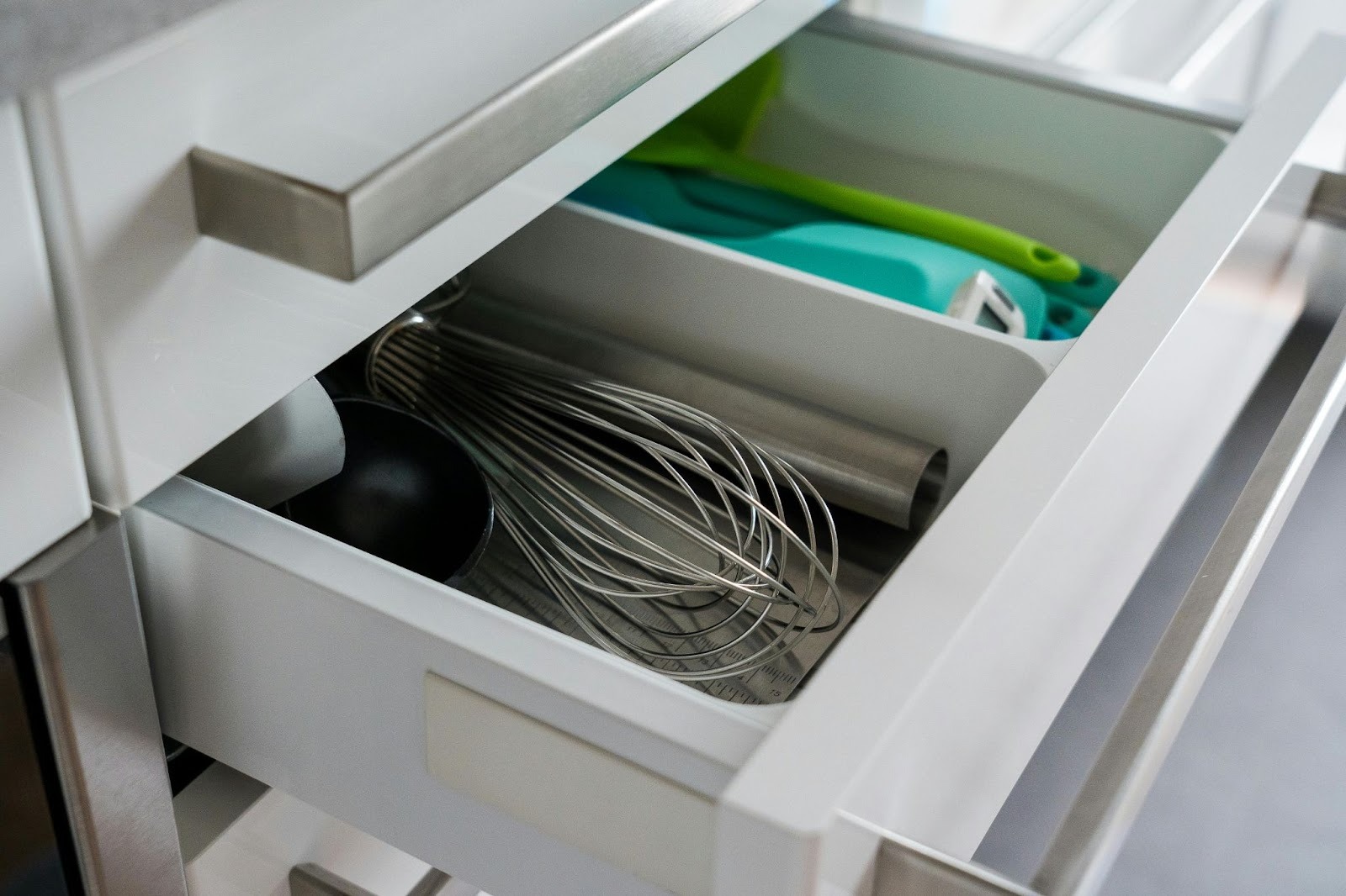 Full Extension Drawer Guides: How To Choose the Best Drawer Guides For Your Cabinets